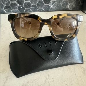 DIFF sunglasses in Carson style. Worn once. Super comfortable.
